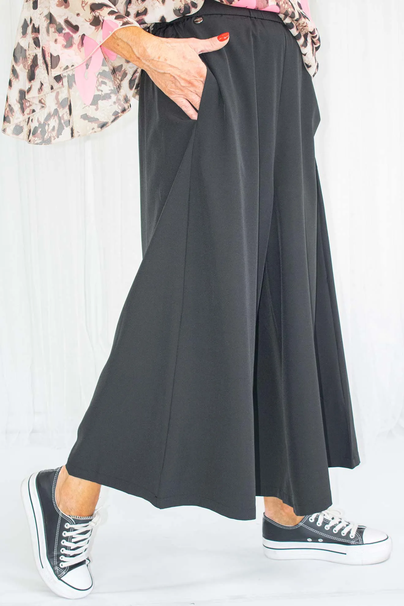 Aria Zip Side Wide Leg Culottes in Black